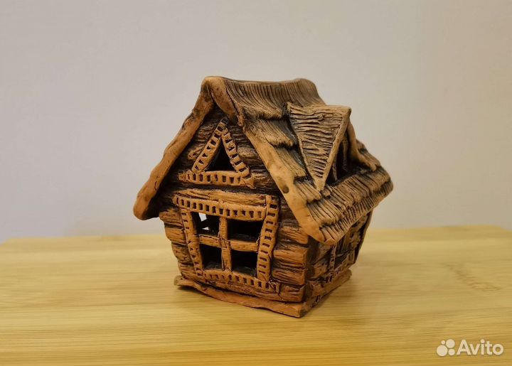 Подсвечник в виде избушки