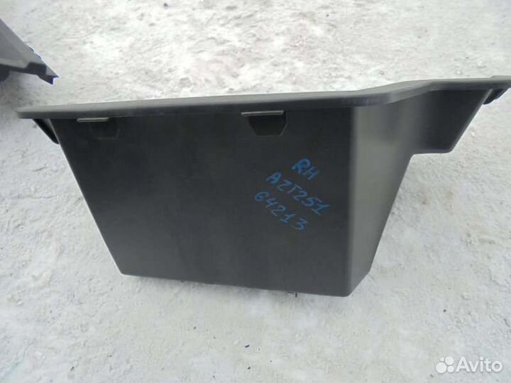 Ящик в багажник правый Toyota Avensis AZT251