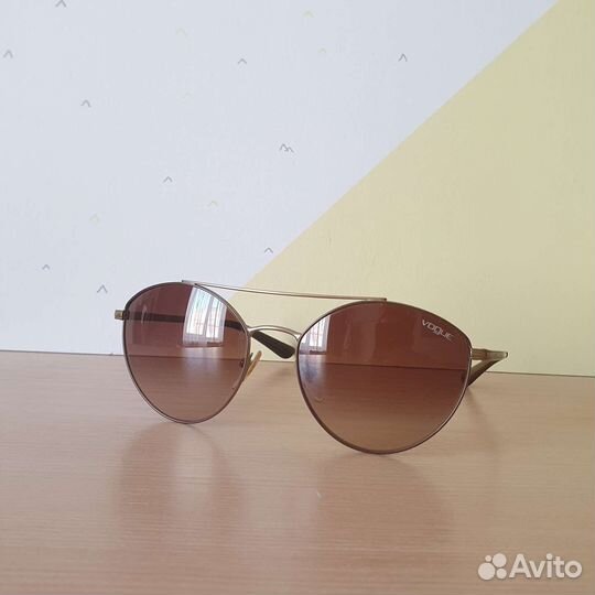 Солнцезащитные очки брендовые разные