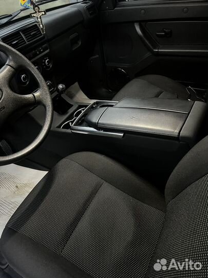 Подлокотник LADA niva