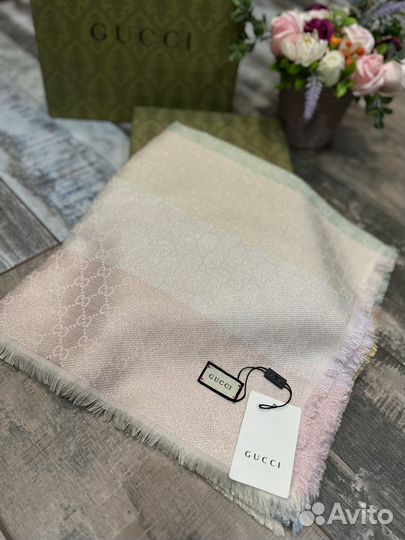 Платок шаль Gucci розовый с люрексом теплый