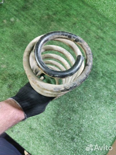 Задняя пружина Jeep Grand Cherokee WJ 2002