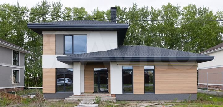 Коттедж 175 м² на участке 10 сот.