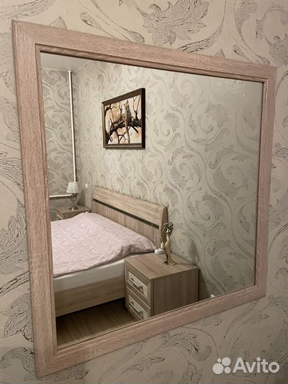 Продам туалетный столик и красивое зеркало