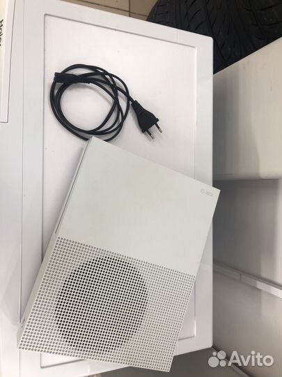 Игровая приставка Xbox One S 500 гб