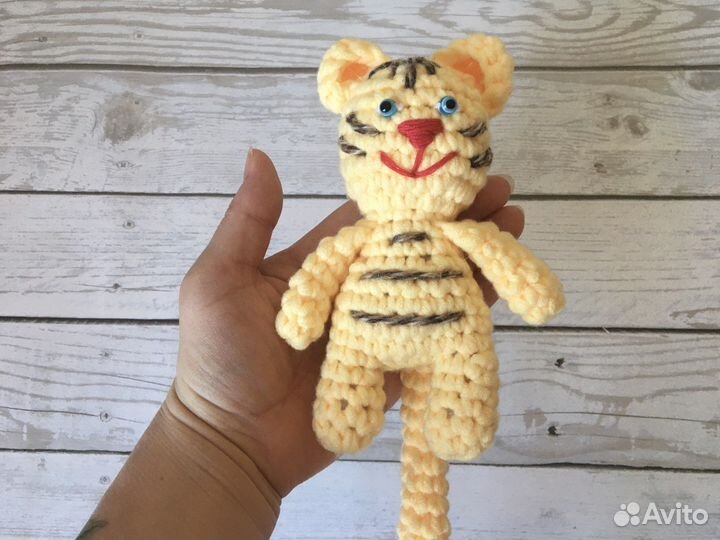 Вязаная мягкая игрушка тигрёнок. Игрушка для сна
