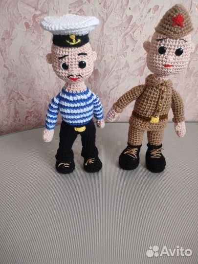 Вязанные куклы(солдат и моряк)