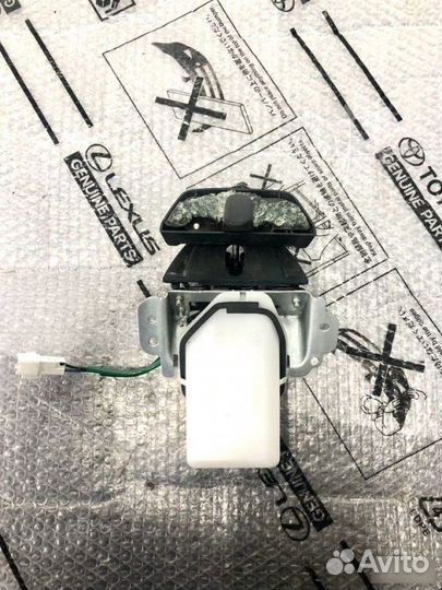 Замок багажника Toyota Land Cruiser Prado 150