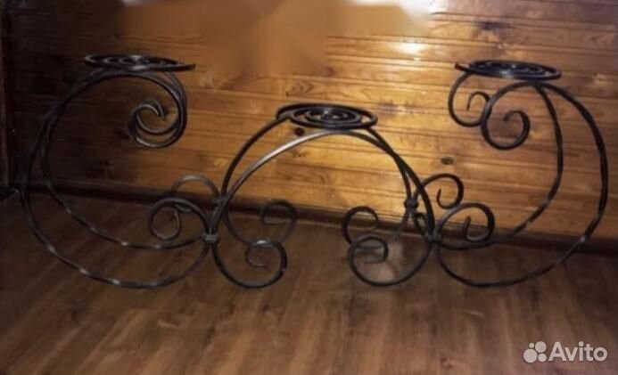 Полка кованная для цветов,на три цветка