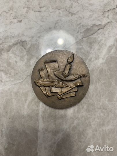 Настольная медаль