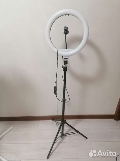Кольцевая лампа со штативом