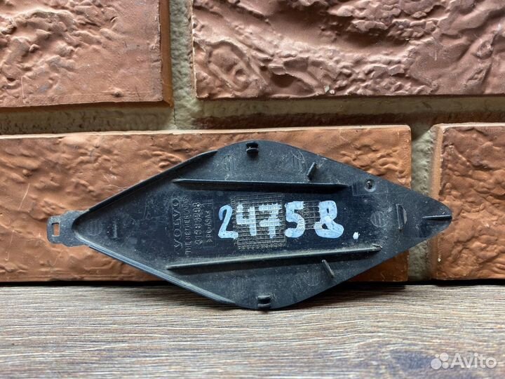 Заглушка буксировочного крюка зад Volvo S90 2017+