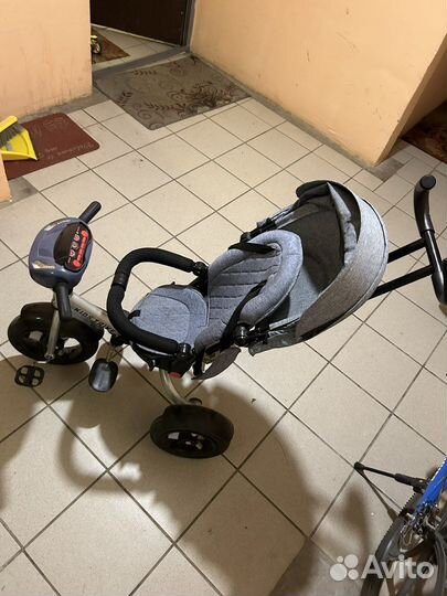 Детский велосипед с ручкой