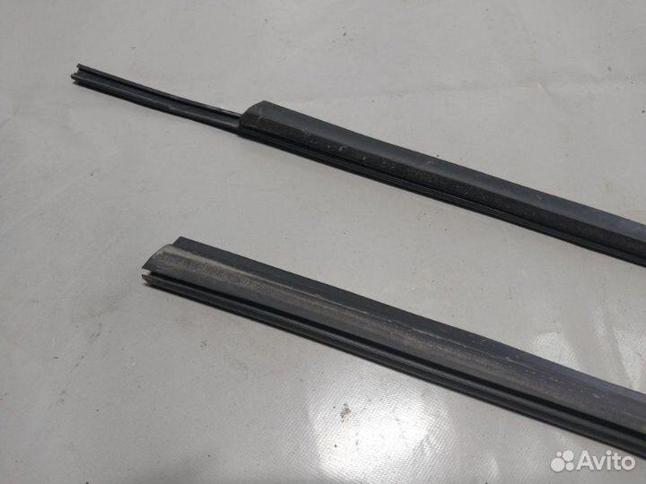 Молдинг стекла задний правый Ваз Калина универсал