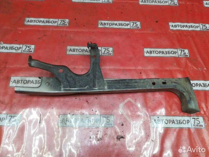 Планка телевизора Toyota Corolla Axio NZE141 1nzfe