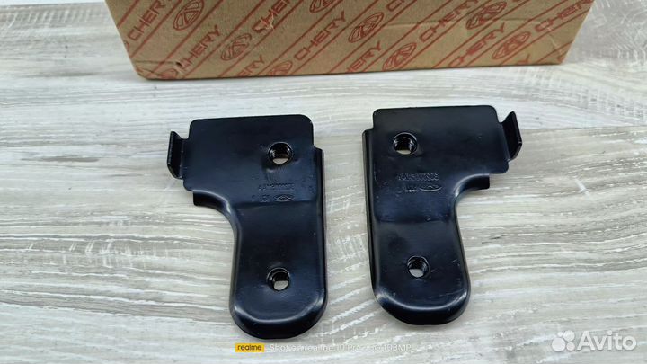 Кронштейн крепления переднего бампера правый Chery