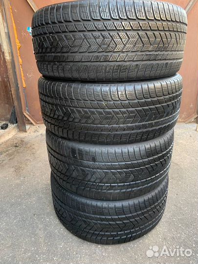 Pirelli Scorpion Winter 265/35 R22 и 285/35 R22 106V