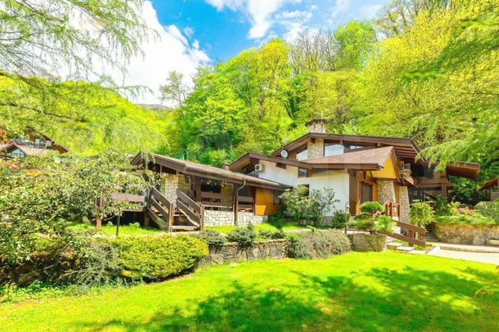 Дом 400 м² на участке 30 сот.