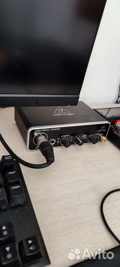 Конденсаторный микрофон Akg p120 и u-phoria umc 22