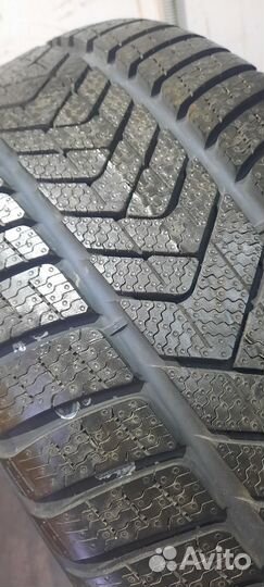 Pirelli Winter Sottozero 3 255/35 R21 98V