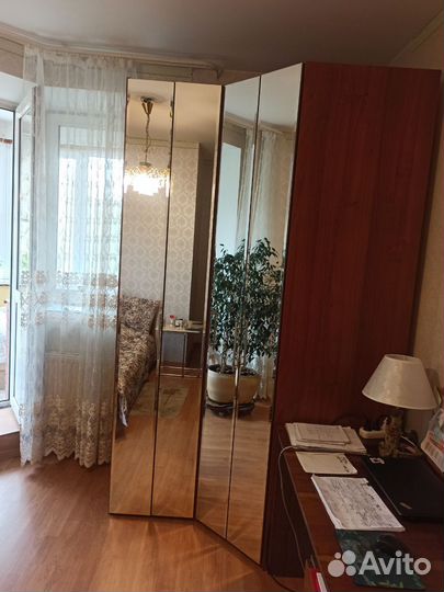 Шкаф угловой зеркальный