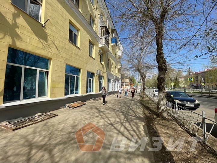 Торговое помещение с панорамными окнами на 1 линии