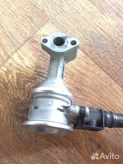 Клапан рециpкуляции Аudi A7 левый 06E131101D