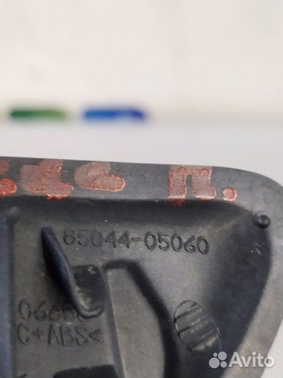 Крышка форсунки омывателя передняя правая Toyota