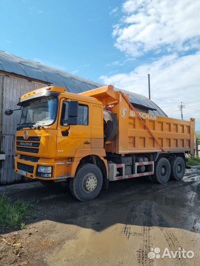 Водитель самосвала шакман