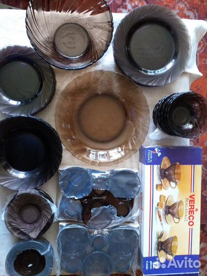 Набор черной стекляной посуды