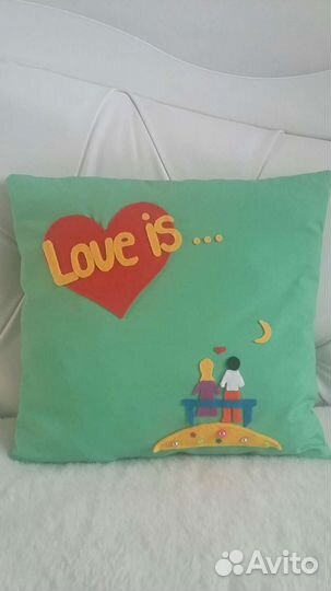 Подушка декоративная love IS