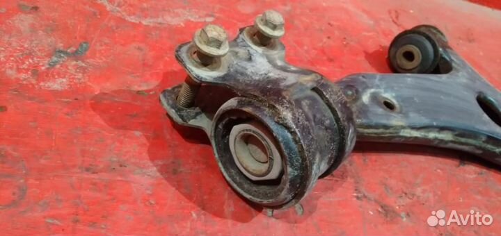 Форд Фокус 2 рычаг передний нижний левый