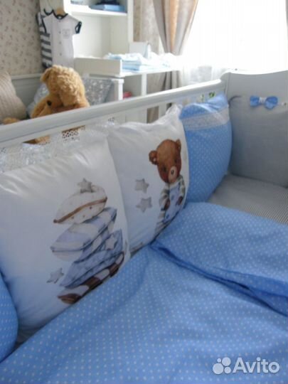 Комплект в кроватку с двумя комплектами белья