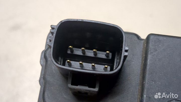 Замок двери Volvo V70, 2001