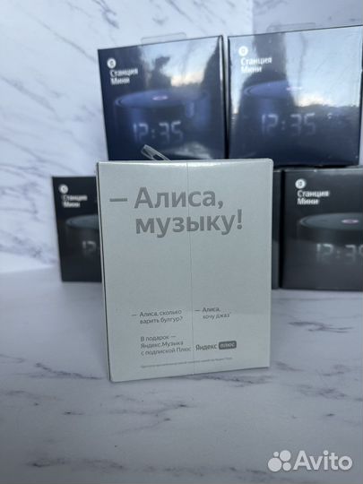 Новая Яндекс Станция Алиса Мини с часами