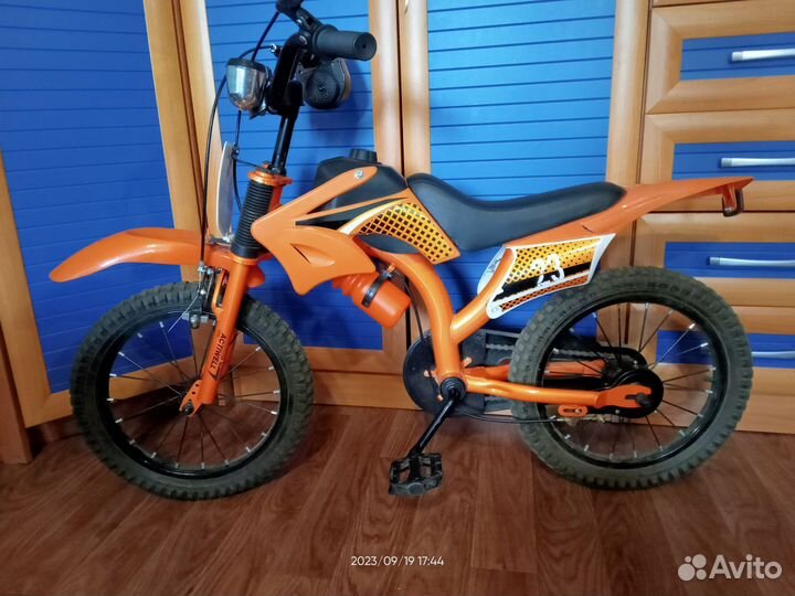 Детский велосипед 16