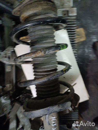 Передняя правая стойка Mazda Mazda3 BK