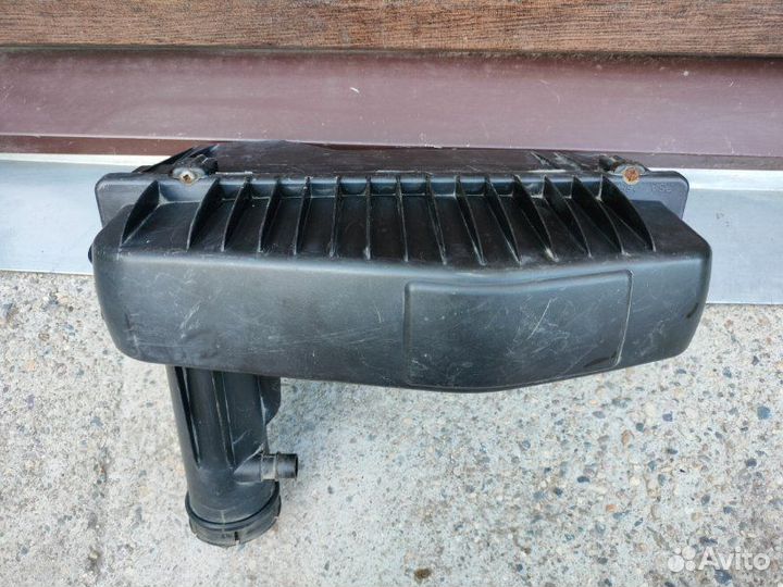 Корпус воздушного фильтра Peugeot Partner минивен