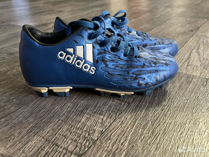 Футбольные бутсы adidas