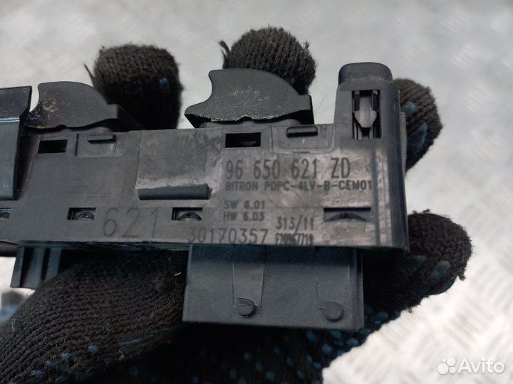 Блок управления стеклоподъемниками Peugeot 3008