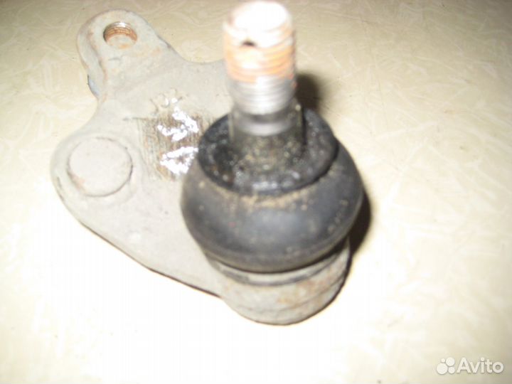 Щаровая опора тойота авенсис королла