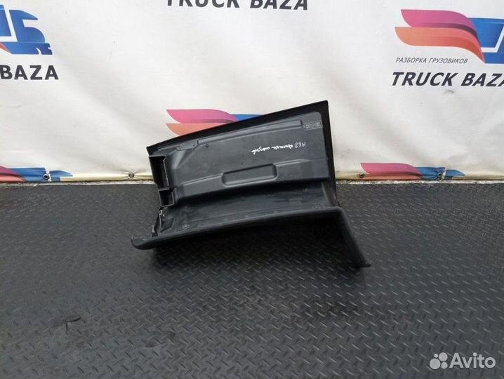 81617016205 Передняя панель салона правая