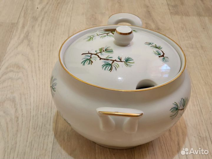 Фарфоровая супница - 