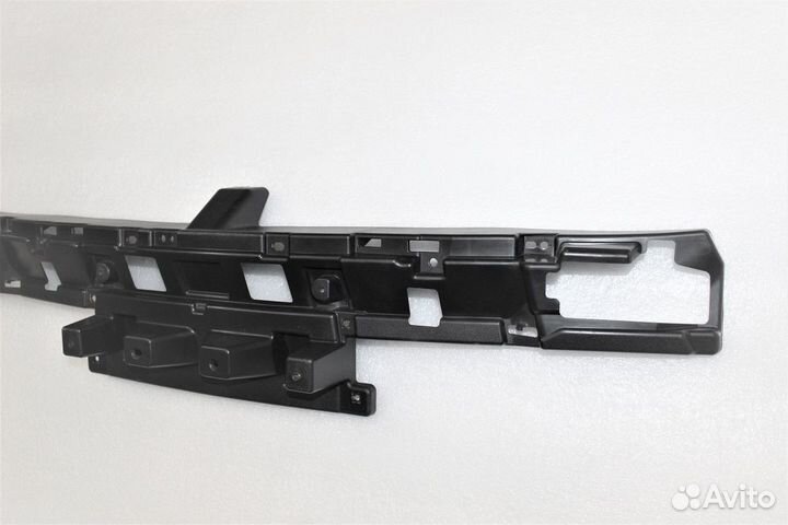 Lexus LX 570 Кронштейн на решетку радиатора 15-21