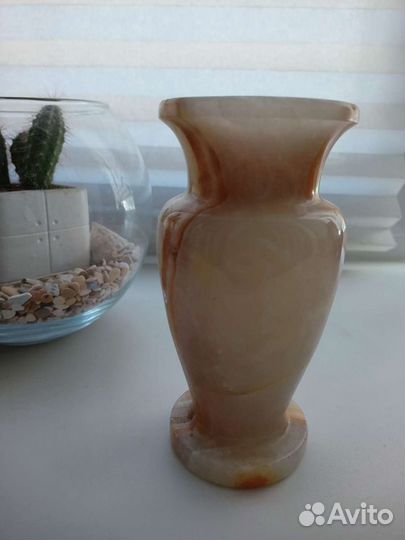 Ваза из оникса