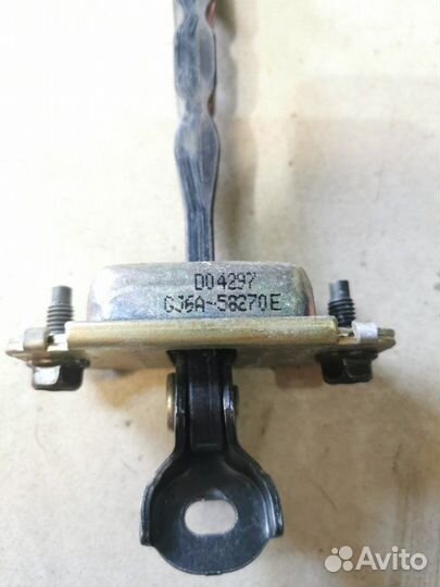 Ограничитель двери передний правый Mazda Atenza