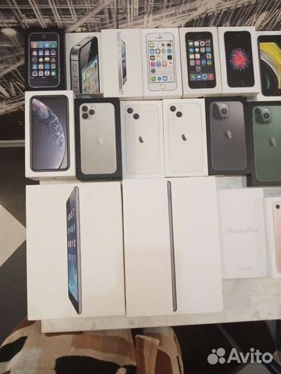 Не полная коллекция коробок айфон