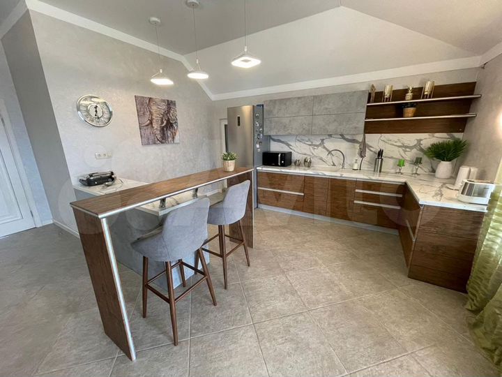 4-к. квартира, 140 м², 3/4 эт.