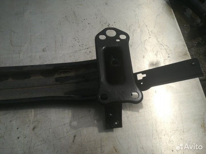 Усилитель переднего бампера Kia Sorento 2 XM