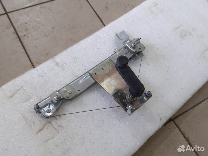 Стеклоподъемник ручной задний правый Лада Ларгус